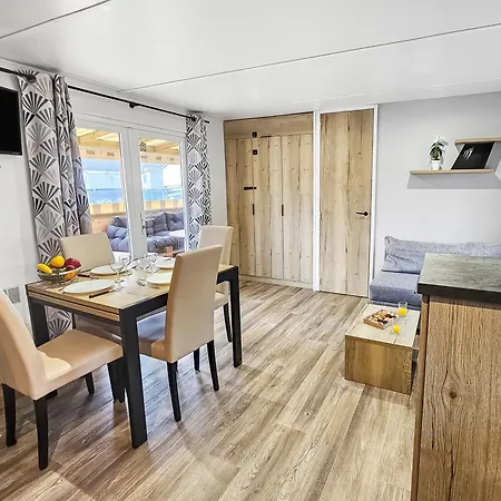 Camping Mobil 8 Personnes Confort & Tranquillite Litteau