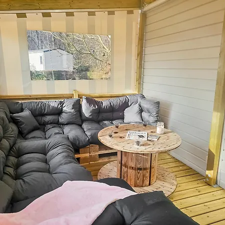 Campsite Mobil 8 Personnes Confort & Tranquillite *