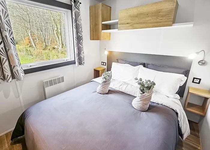 Camping Mobil 8 Personnes Confort & Tranquillite *