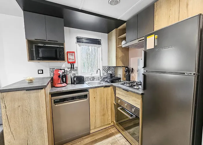 Camping Mobil 8 Personnes Confort & Tranquillite Litteau