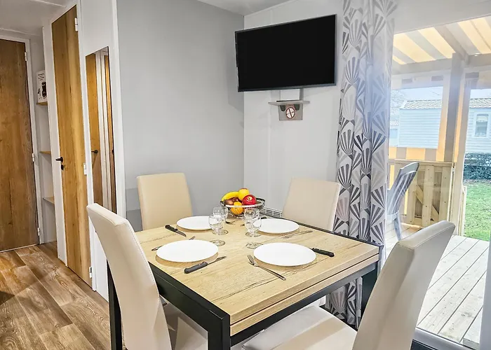 Mobil 8 Personnes Confort & Tranquillite Camping *