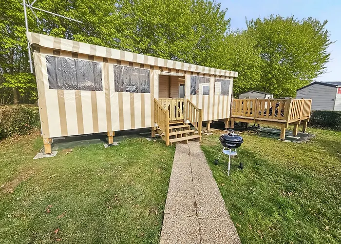 Camping Mobil 8 Personnes Confort & Tranquillite Litteau